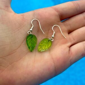 Green Glaze Leaf Earrings🌱